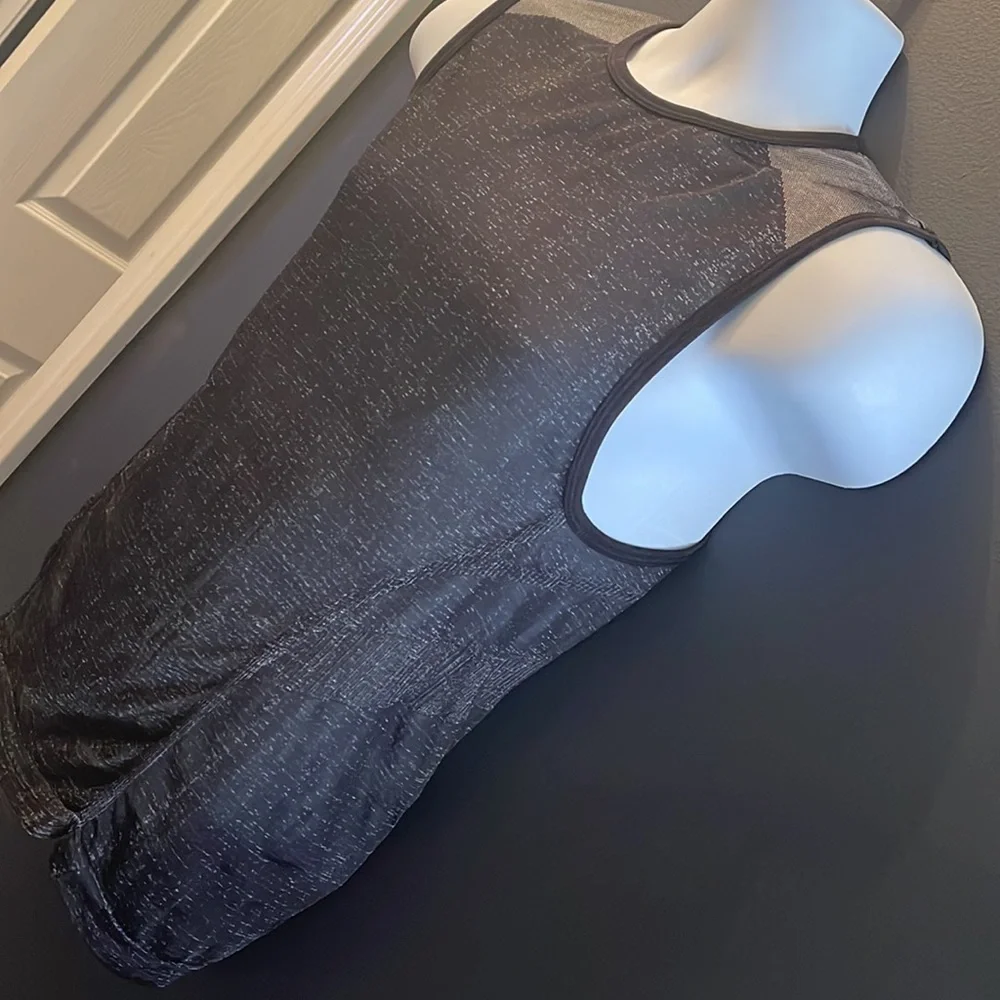 ATHLETA Top. Size X-Small - Picture 3 of 8